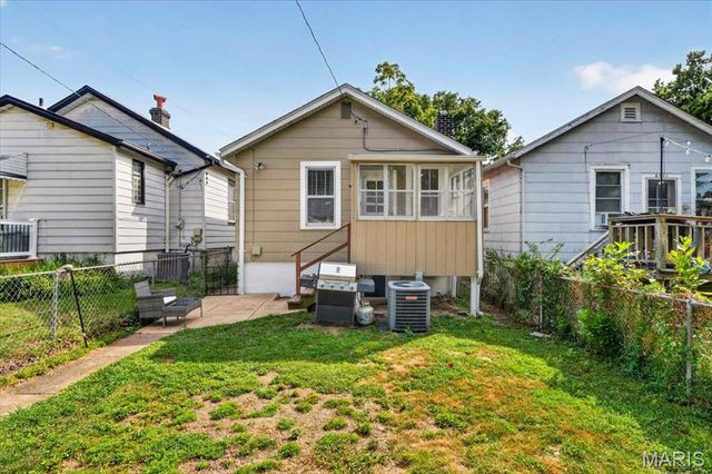 6409 Marquette Avenue, St Louis, MO 63139
