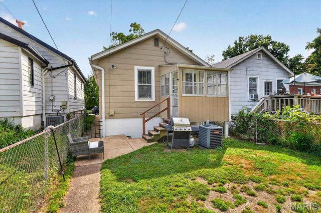 6409 Marquette Avenue, St Louis, MO 63139