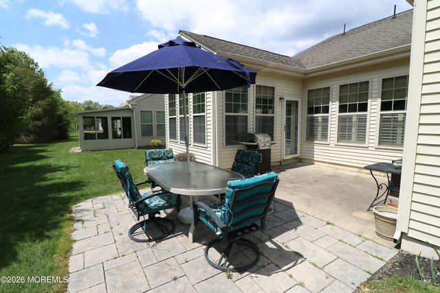 39 Newport Street, Barnegat, NJ 08005