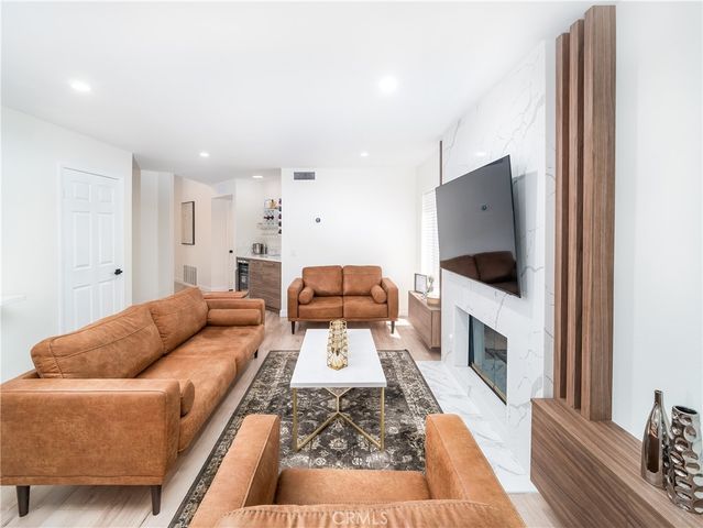 23304 W Vail, West Hills, CA 91307