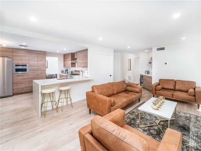 23304 W Vail, West Hills, CA 91307