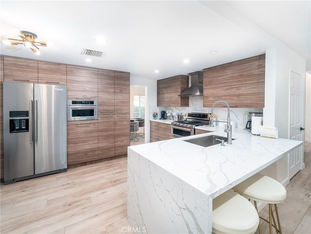 23304 W Vail, West Hills, CA 91307
