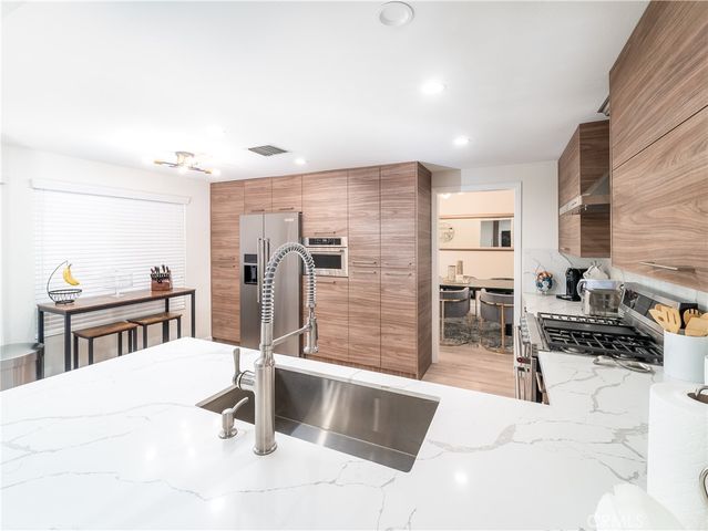 23304 W Vail, West Hills, CA 91307