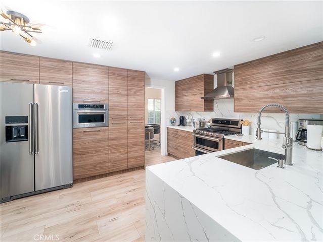 23304 W Vail, West Hills, CA 91307