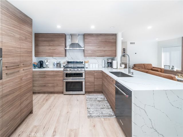 23304 W Vail, West Hills, CA 91307
