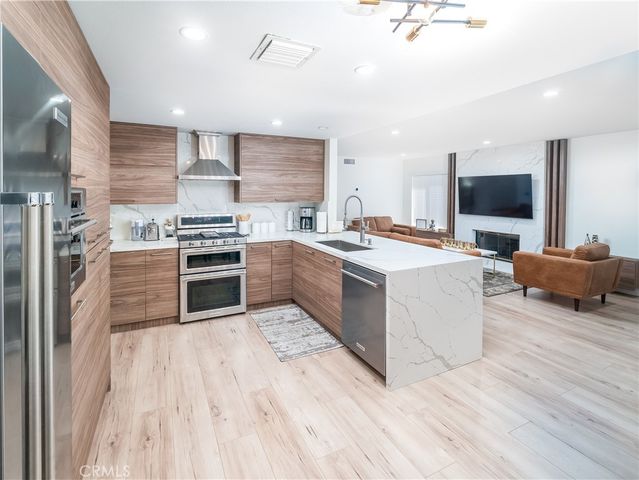 23304 W Vail, West Hills, CA 91307