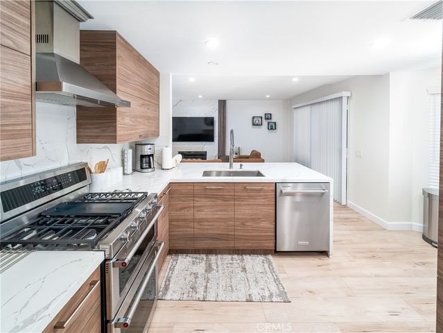 23304 W Vail, West Hills, CA 91307
