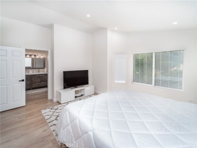 23304 W Vail, West Hills, CA 91307