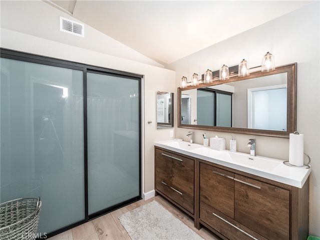 23304 W Vail, West Hills, CA 91307