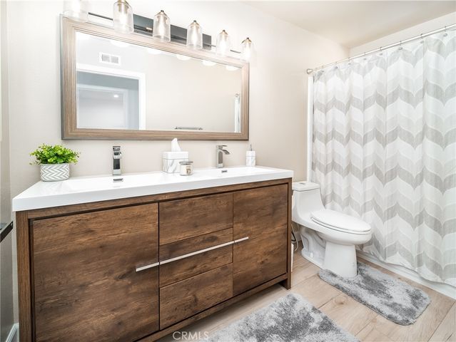 23304 W Vail, West Hills, CA 91307
