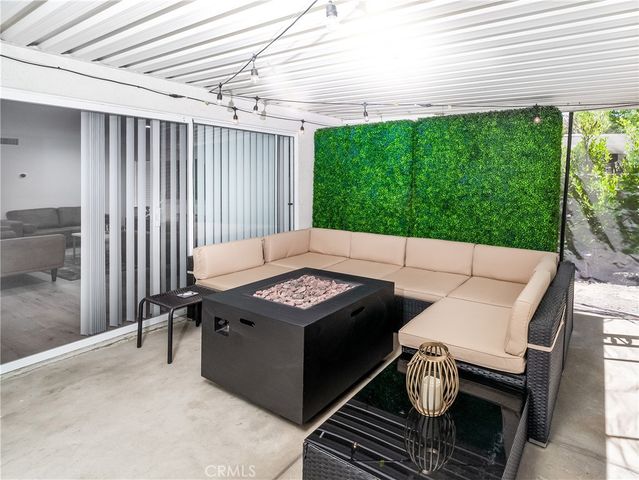 23304 W Vail, West Hills, CA 91307