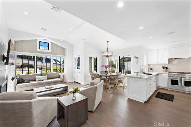 156 Pearl Street, Laguna Beach, CA 92651