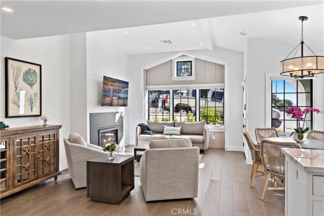 156 Pearl Street, Laguna Beach, CA 92651