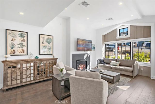 156 Pearl Street, Laguna Beach, CA 92651