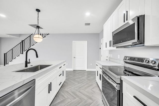 333 NW 41st Street 337, Oakland Park, FL 33309