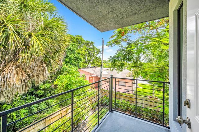 333 NW 41st Street 337, Oakland Park, FL 33309