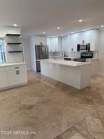 112 GRANADA Lane, Ponte Vedra Beach, FL 32082