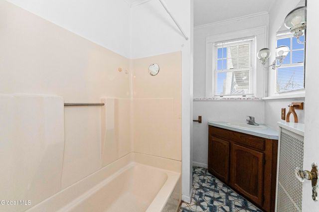 78 S Pine Avenue, Albany, NY 12208