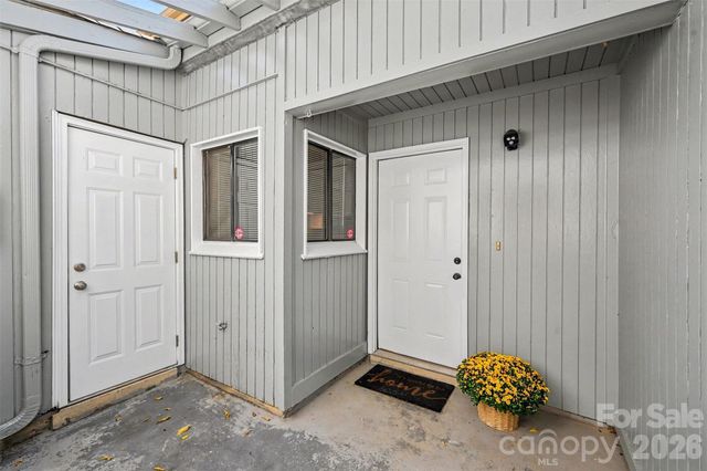 8005 Horse Chestnut Lane, Charlotte, NC 28277
