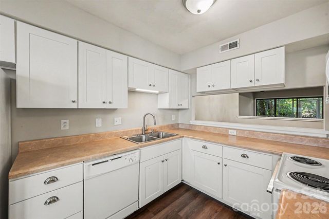 8005 Horse Chestnut Lane, Charlotte, NC 28277