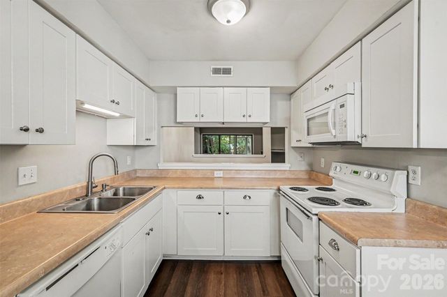 8005 Horse Chestnut Lane, Charlotte, NC 28277