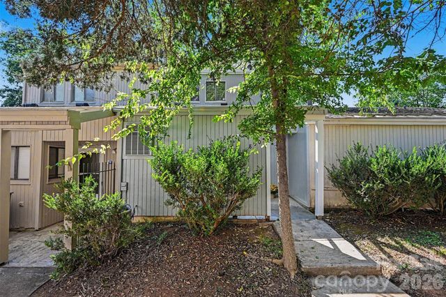8005 Horse Chestnut Lane, Charlotte, NC 28277