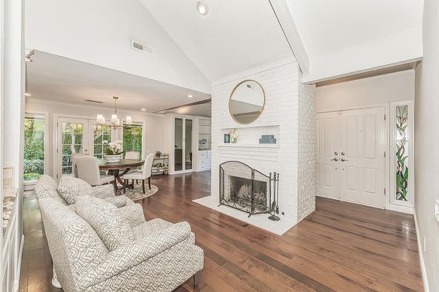 598 E Serena Avenue, Fresno, CA 93720