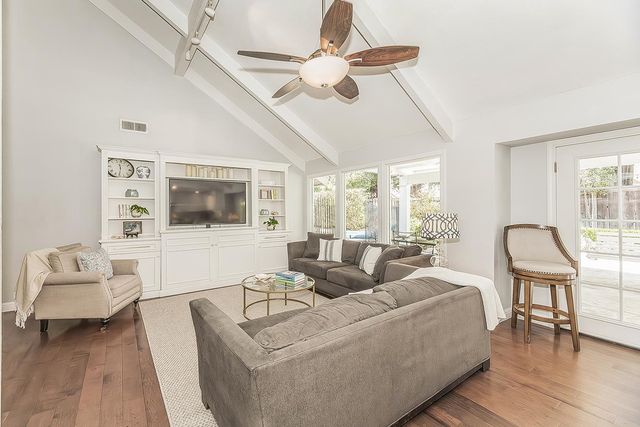 598 E Serena Avenue, Fresno, CA 93720