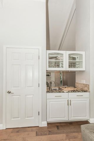 598 E Serena Avenue, Fresno, CA 93720