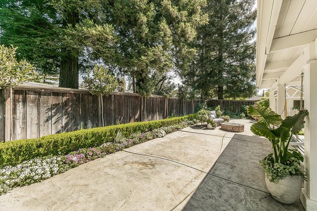 598 E Serena Avenue, Fresno, CA 93720