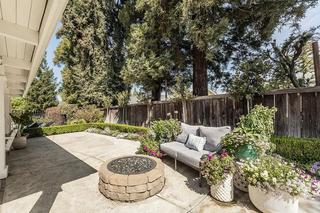 598 E Serena Avenue, Fresno, CA 93720