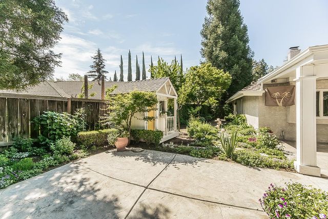 598 E Serena Avenue, Fresno, CA 93720