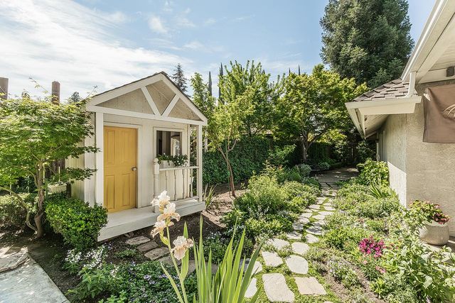 598 E Serena Avenue, Fresno, CA 93720