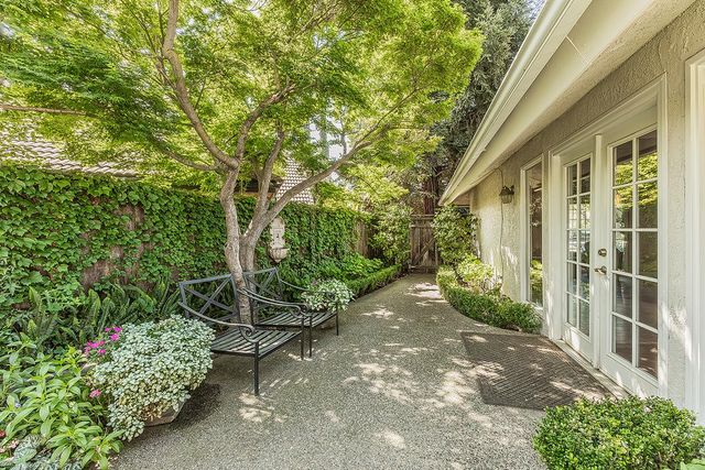 598 E Serena Avenue, Fresno, CA 93720