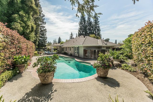 598 E Serena Avenue, Fresno, CA 93720