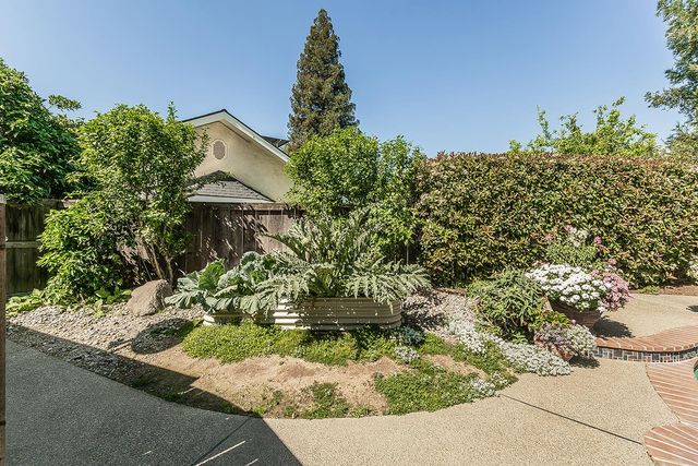 598 E Serena Avenue, Fresno, CA 93720