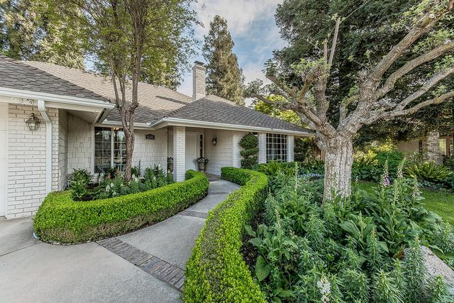 598 E Serena Avenue, Fresno, CA 93720