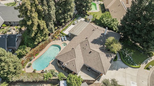 598 E Serena Avenue, Fresno, CA 93720