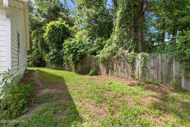 2032 W Windgate Court, Jacksonville, NC 28546