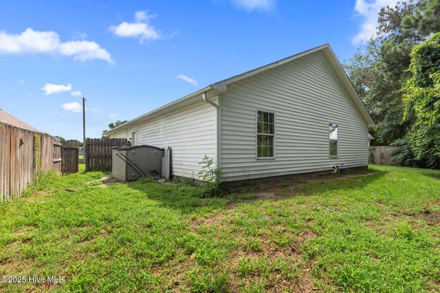 2032 W Windgate Court, Jacksonville, NC 28546