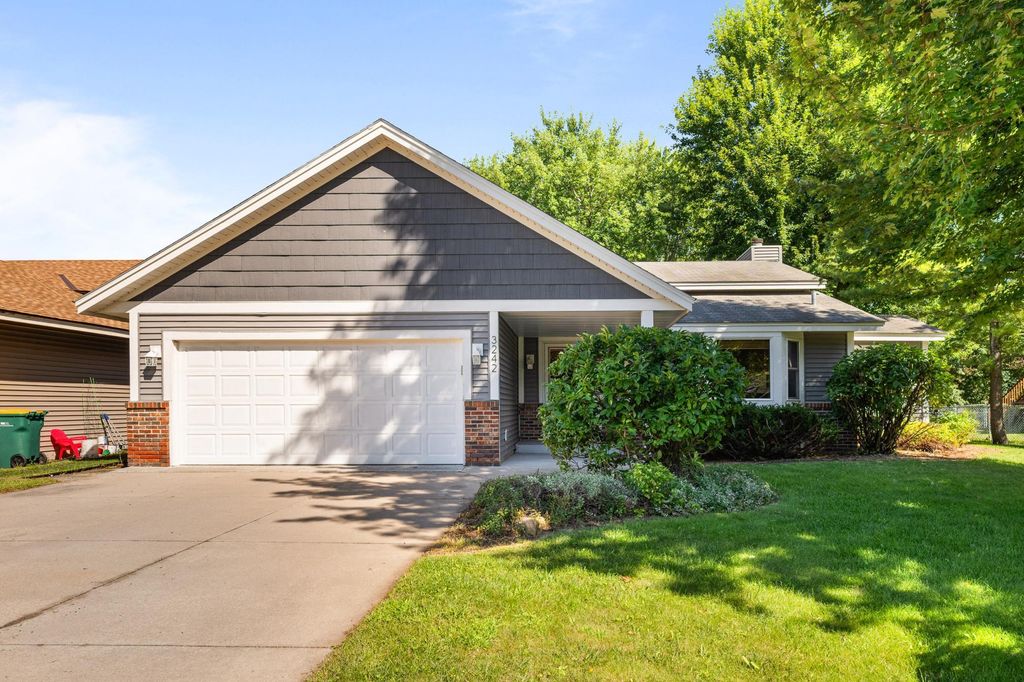 3242 Libby Lane, Vadnais Heights, MN 55127