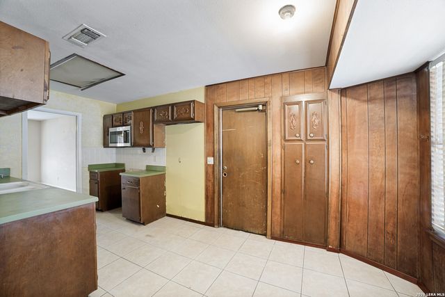 911 Clearview, San Antonio, TX 78228