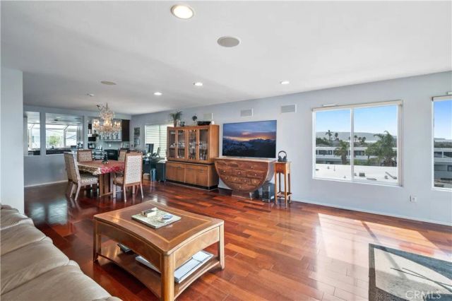 867 Aubrey Court 1, Hermosa Beach, CA 90254