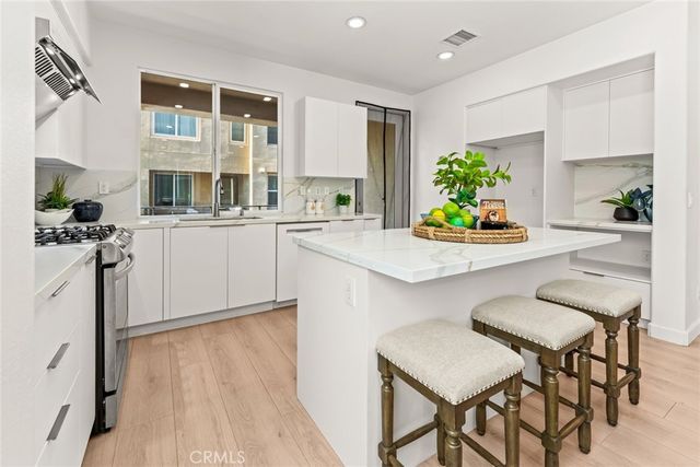 422 W Route 66 66, Glendora, CA 91740