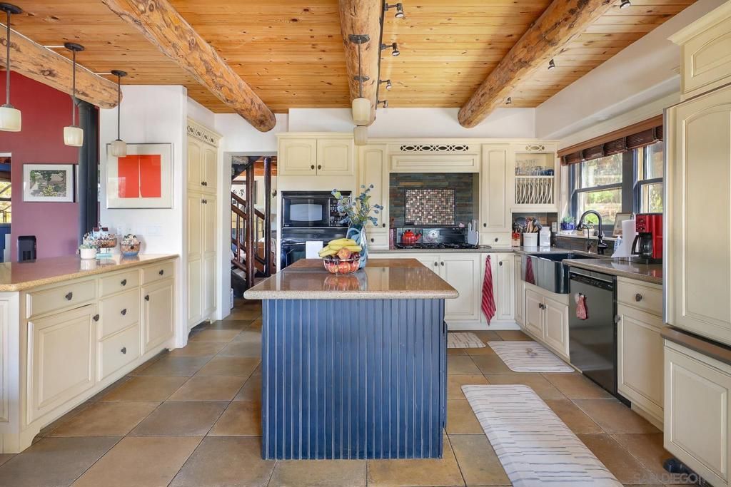 Image 11 of property listing at 12052 Sky View Dr, Valley Center, CA 92082