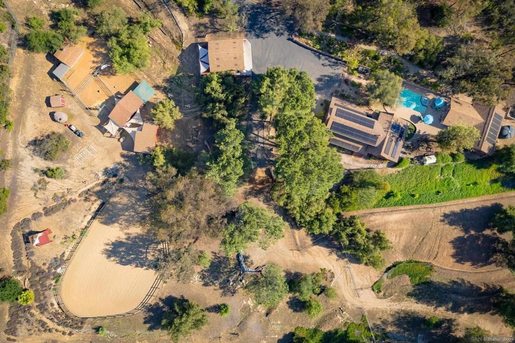 Image 6 of property listing at 12052 Sky View Dr, Valley Center, CA 92082