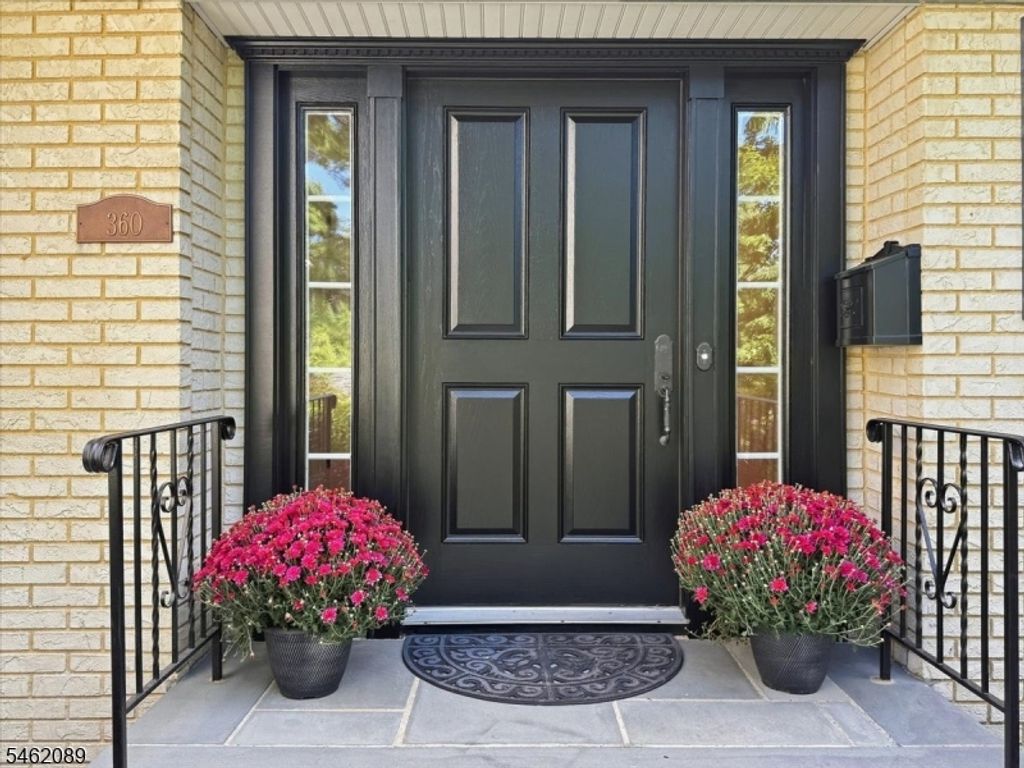 360 Long Hill Dr, Millburn Twp., NJ 07078 — photo 2