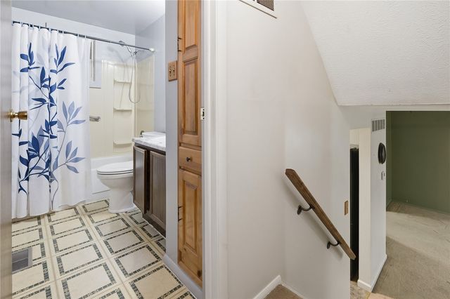 310 Celestial Dr, Economy, PA 15042