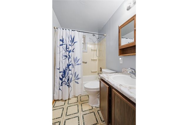 310 Celestial Dr, Economy, PA 15042