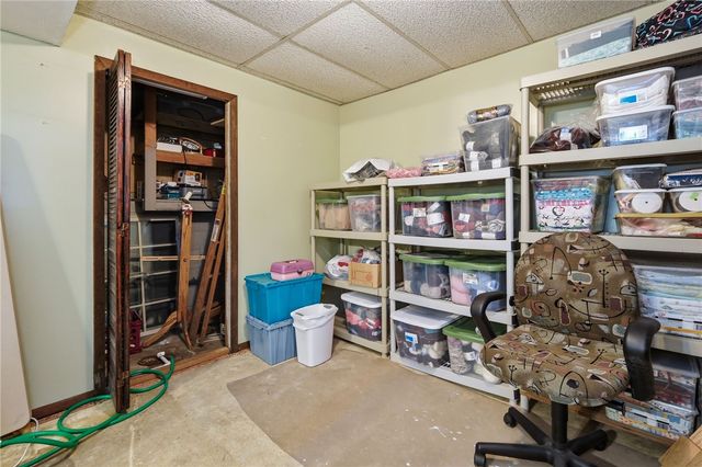 310 Celestial Dr, Economy, PA 15042